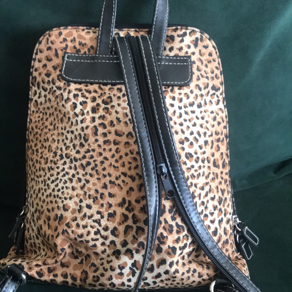 Vintage Leopard Backpack - Picture 5 of 10